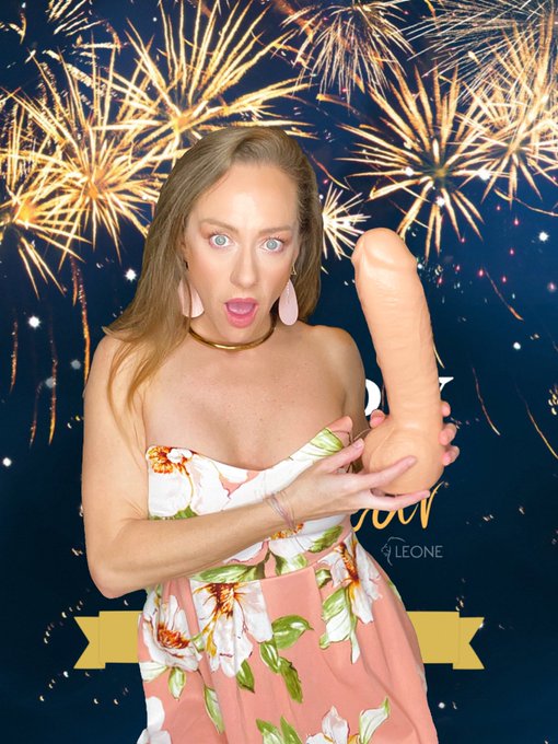 Happy New Year!! If you wanna see what I do with this 🍆 head over to my https://t.co/DQ2UvkE3gp  (Sorry