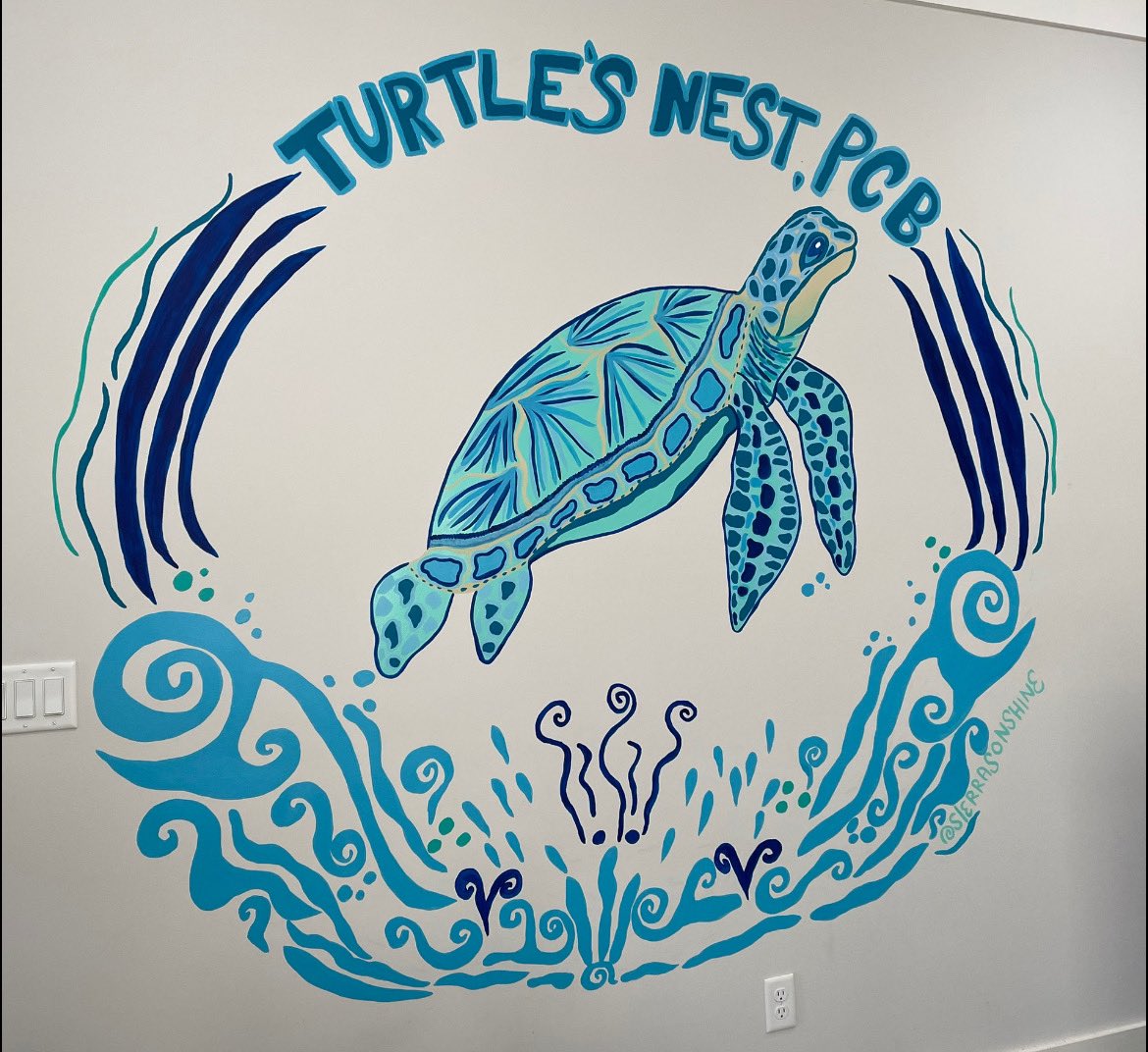 artdeRose's tweet photo. Turtle mural is finished! This one is for a rental condo. Look at all of those pretty blues 💙🐢🌴🌊 https://t.co/Lp5DTwUFrb