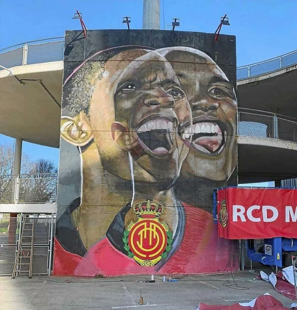 AfricaFactsZone's tweet photo. Spanish club,.Real Mallorca have unveiled a mural Samuel Eto'o outside of their stadium. https://t.co/tnm5Jntd8N