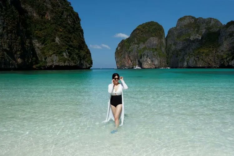 flyingdogtravel's tweet photo. Maya Bay Home Of The Beach Finally Reopens
World famous beach allows tourists after long-term closure - full story https://t.co/rT8QYntaoj
Photo credit REUTERS/Jorge Silva
#MayaBay #Thailand #Krabi #PhiPhi #PhiPhiLeh #TheBeach #LeonardoDiCaprio #Travel #TravelNews https://t.co/FGifTN9DyM