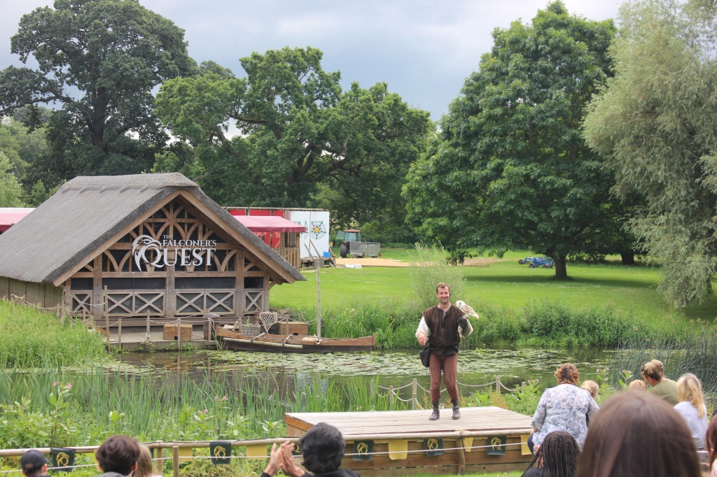 OxbridgeByWS's tweet photo. It's #NationalBirdDay  🦅 🦅 🦅 The perfect day to fly back to OxPrep's trip to Warwick Castle where students took in one of Europe's best Falconry demonstrations: The Falconer's Quest.  

📸 Oxford Prep Experience 🇬🇧 

#Oxbridgeprograms #OxPrep https://t.co/vnXj3QZkoJ