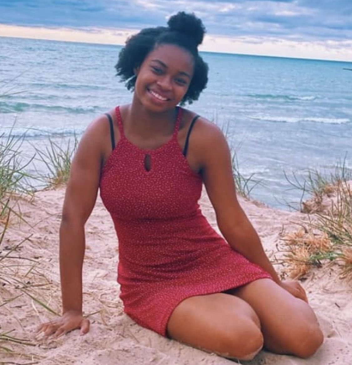 anika_roos's tweet photo. #taleahlowe deserves justice!
Taleah was an 18 year old black teenage girl who got lynched at Lake Michigan while on a trip with 2 of her white classmates. Their stories don’t add up. Yet,not everyone knows her story
SAY HER NAME !! https://t.co/hYlUkK4vJ6