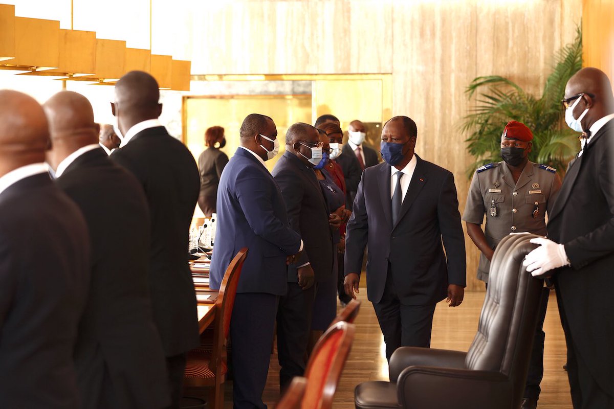 AOuattara_PRCI's tweet image. J’ai présidé aujourd’hui le premier Conseil des ministres de l’année 2022.  

J’encourage le Premier ministre @ACHIPatrick4 et l’ensemble du gouvernement à poursuivre leurs actions dans la réalisation de nos objectifs pour 2022. #ConseilDesMinistresCI