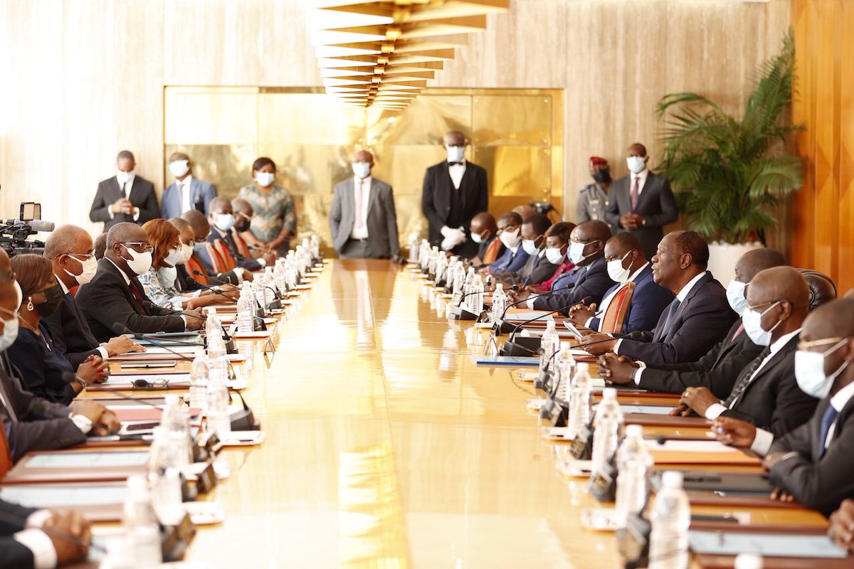 AOuattara_PRCI's tweet image. J’ai présidé aujourd’hui le premier Conseil des ministres de l’année 2022.  

J’encourage le Premier ministre @ACHIPatrick4 et l’ensemble du gouvernement à poursuivre leurs actions dans la réalisation de nos objectifs pour 2022. #ConseilDesMinistresCI