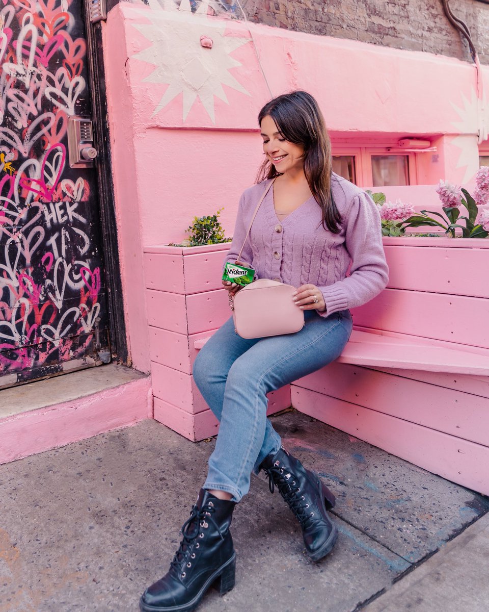 VickiRutwind's tweet photo. #ad On my long days exploring NYC, you’ll always find a pack of @TridentGum in my handbag. Shop your favorite flavors of @TridentGum at @walmart today! https://t.co/XdPWyayMaD Be sure to check the Ibotta app for savings on Trident Pocket Packs & Singles! #tridentgum #tridentvibes https://t.co/oC0U4EMk9z