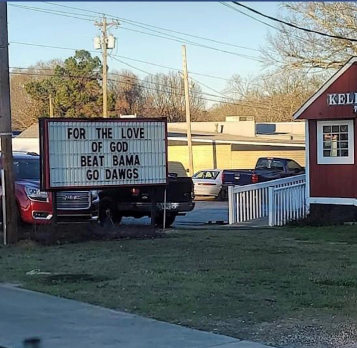 KeysDawg16's tweet photo. Kelly’s BBQ in Walnut Grove. https://t.co/Pj9Y9MfySJ