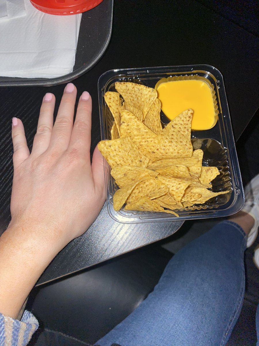 leigh_docherty's tweet photo. @vuecinemas  the Vue managing portion control for the January dieting 😂 #notenoughchipsforthedips #JanuaryBlues #Diet #cinemafood https://t.co/3pEjad1EzK
