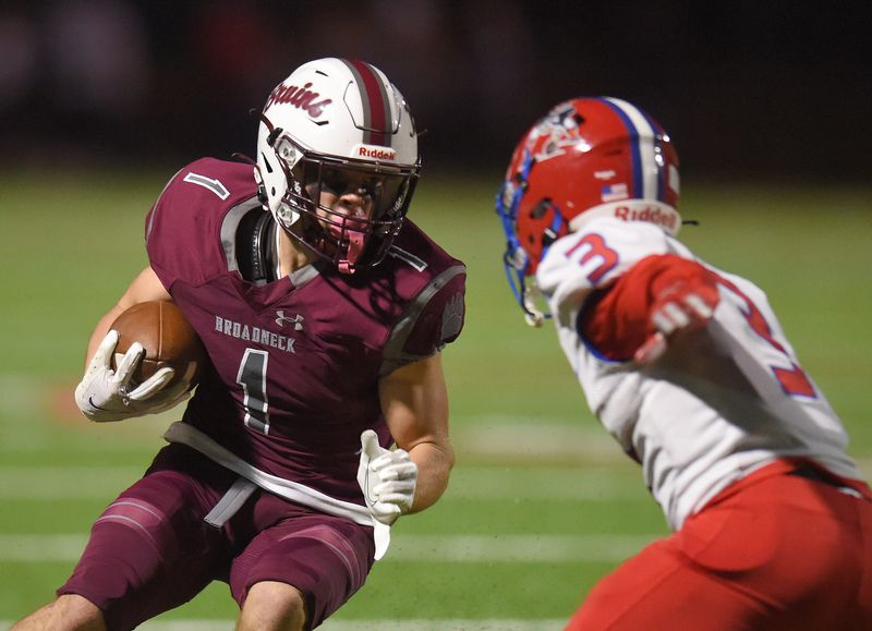 katfominykh's tweet photo. Anne Arundel's best and brightest took football to new heights this season. See who the @AACapitalSports selected to the Football All-County First and Second Team: https://t.co/y2n42kNjdJ https://t.co/7WPhIQWWYn