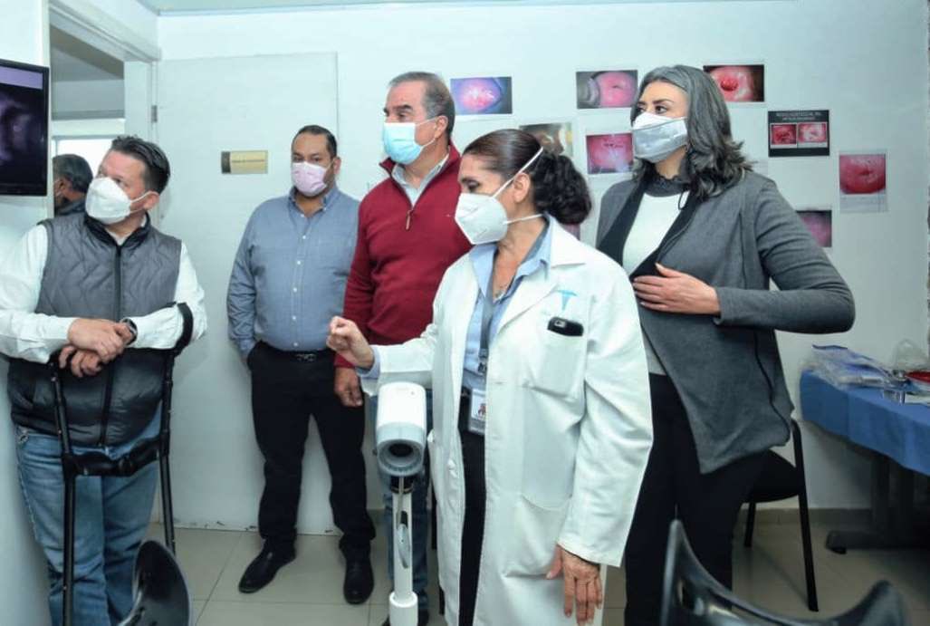 LaloSerranoZ's tweet photo. #IMPORTANTE 
Como 1er paso para consolidar la Clínica Municipal de Salud para la #Mujer en #Durango, el alcalde @JorgeSalum entregó la unidad de #Colposcopía para seguir apoyando en la realización de estudios que en la medicina particular resultan muy costosos.
#LaserIformativo https://t.co/03OroXdE5G