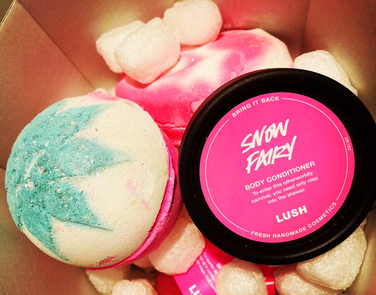ClareParslow's tweet photo. First day back at work done. Bath time #lush #bathbomb #snowfairy #sensory #smellsnice #100happydays https://t.co/rqGzl1vARi
