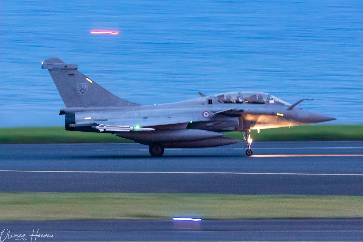 OlivierHoarau's tweet photo. 🇫🇷 Arrivée ce soir d'un #A330 #MRTT #Phenix de l'@Armee_de_lair #FUJCJ accompagné de 2 #Rafale à #LaReunion ✈️
#Avgeek #Military #MissionShikra #a330MRTT #armeedelairetdelespace https://t.co/EN3SqWRAmV