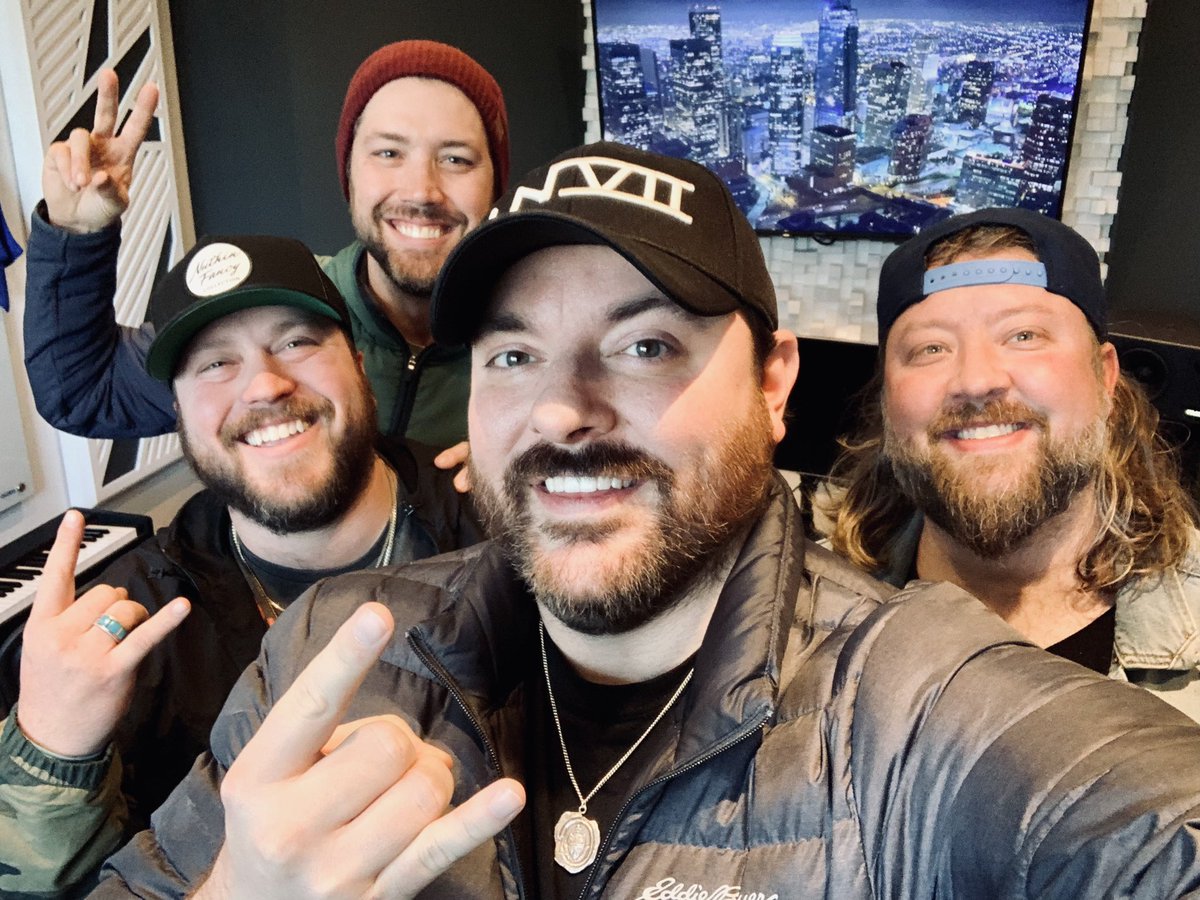 ChrisYoungMusic tweet media