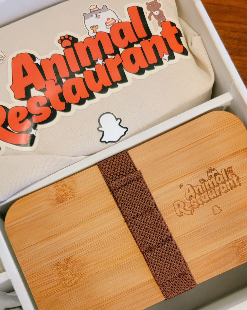 negaoryx's tweet photo. @Snapchat x Animal Restaurant making my life complete with the cutest kitchen gear ever!! Check it out on #SnapGames if you haven't already 💕 In the meantime, I've gotta get back to my restaurant - Chef Gumi needs me! #ad https://t.co/8RLO7hCQZr  [https://t.co/KcPFL1mRoo] https://t.co/qkS7FjrGio
