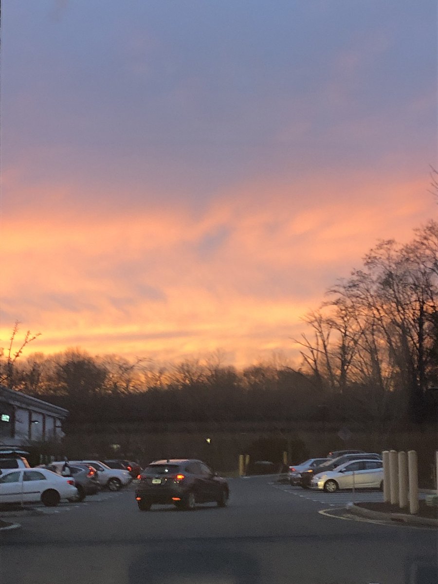 rorishapiro1's tweet photo. A rather beautiful sunset a few days ago. #sunset #ridgefieldct #historicct #cemetery https://t.co/xMCEQ1lVcE
