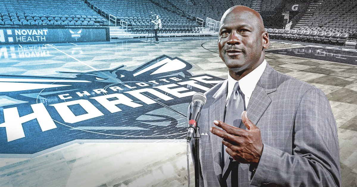 jimmorrisonfilm's tweet photo. Only two players in the last 40 years have been named Sporting News National Player of the Year in back to back years. Pretty sure they’ll both be in the same arena tonight. #MichaelJordan @LukaG_55 @frankgarza57 https://t.co/V8Eq52U3WK