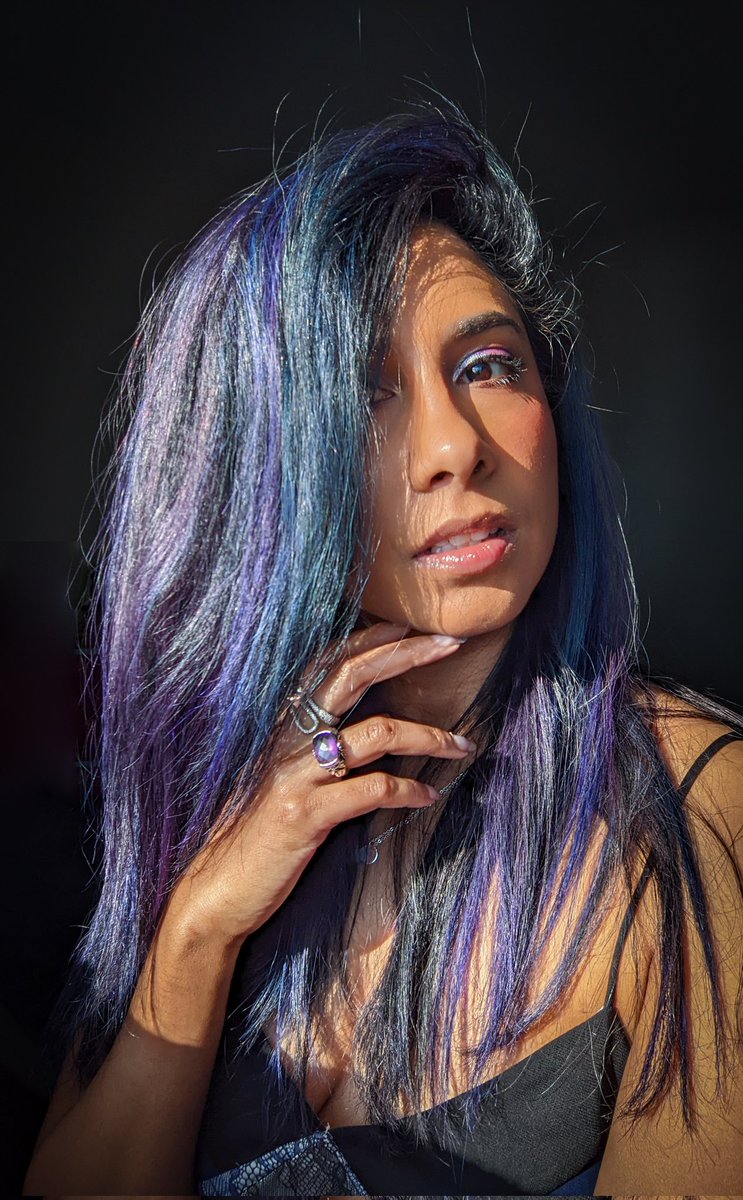 NMB_Public's tweet photo. Hello, happy new year to this Twitter account and its followers. I now have blue hair. That's the tweet. https://t.co/bm9lt1HpgW