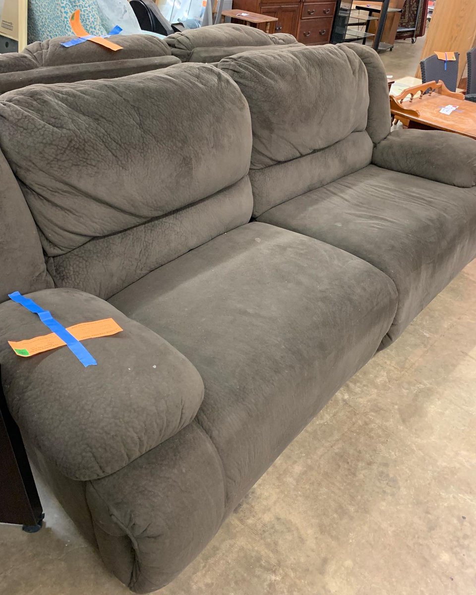 Goodwilletx's tweet photo. Our duty is to provide the best quality furniture. Shop Goodwill East Texas today.  #Furniture #WinterHomeDecor #Goodwill #bringgoodhome https://t.co/28scS5Wteo