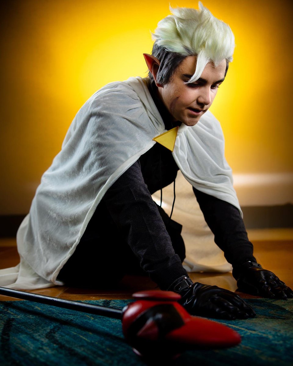 doc_cosplay's tweet photo. “Long story short, this is my grave. Want me to make you one too?”- Hunter
•
Thought I’d do a little side by side today hope y’all enjoy!!
•
📸: @nate_takes 
•
#hunter #huntercosplay #theowlhouse #theowlhousecosplay #goldenguard #thegoldenguard @danaterrace @childish_gamzeno https://t.co/EsaGHN9Jns