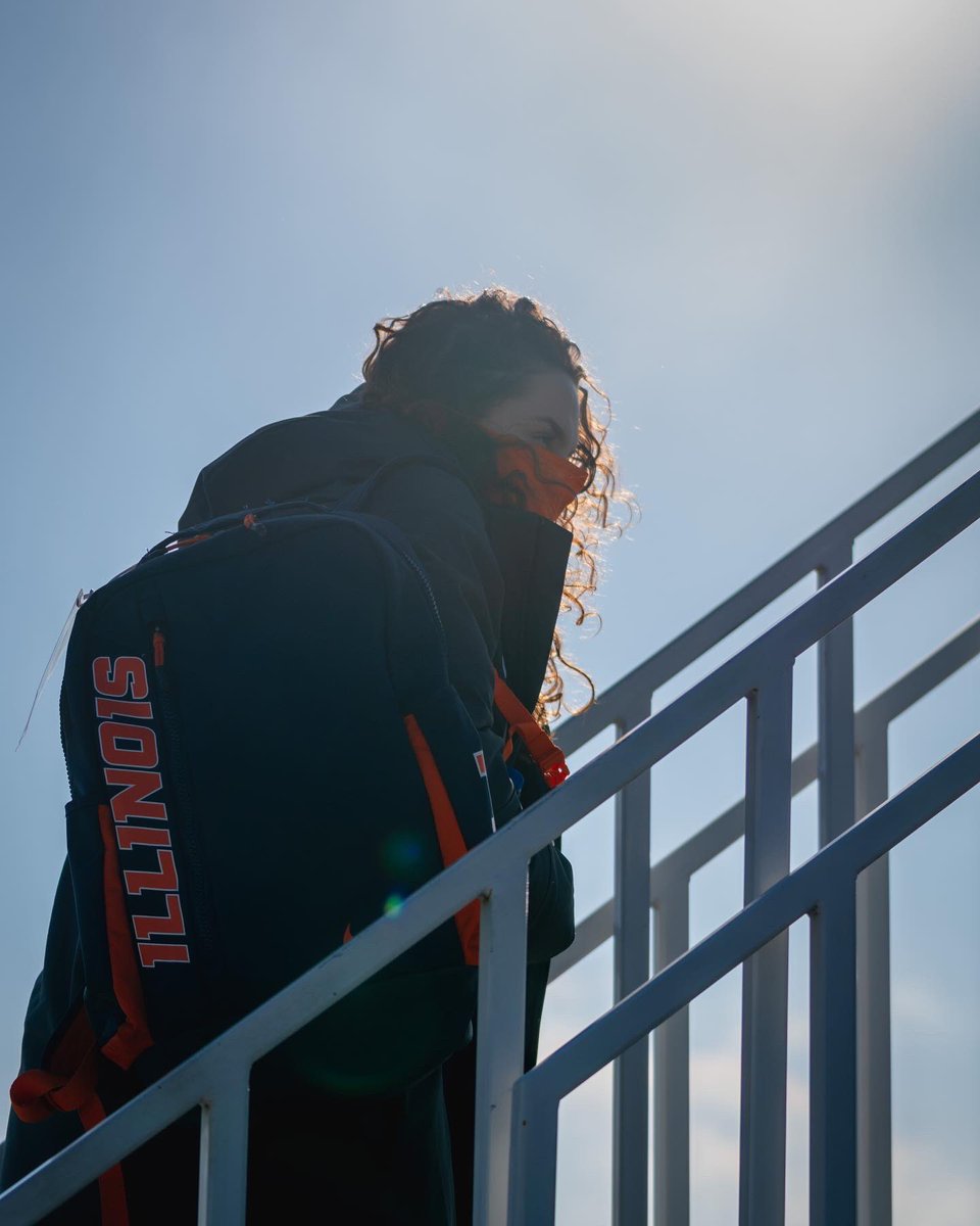 IlliniWBB's tweet photo. First @B1Gwbball road trip of ‘22! 

Wheels up for Columbus! ✈️

#Illini https://t.co/NbDicj25CH