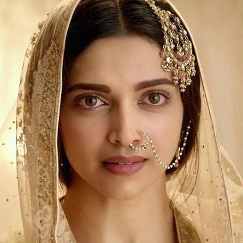SlydeExpressB_'s tweet photo. Birthday girl Deepika Padukone has an eyebrow hack to make you look younger - take a look Times Now 
https://t.co/dgqmzxaxte https://t.co/3ZuRDJFb14