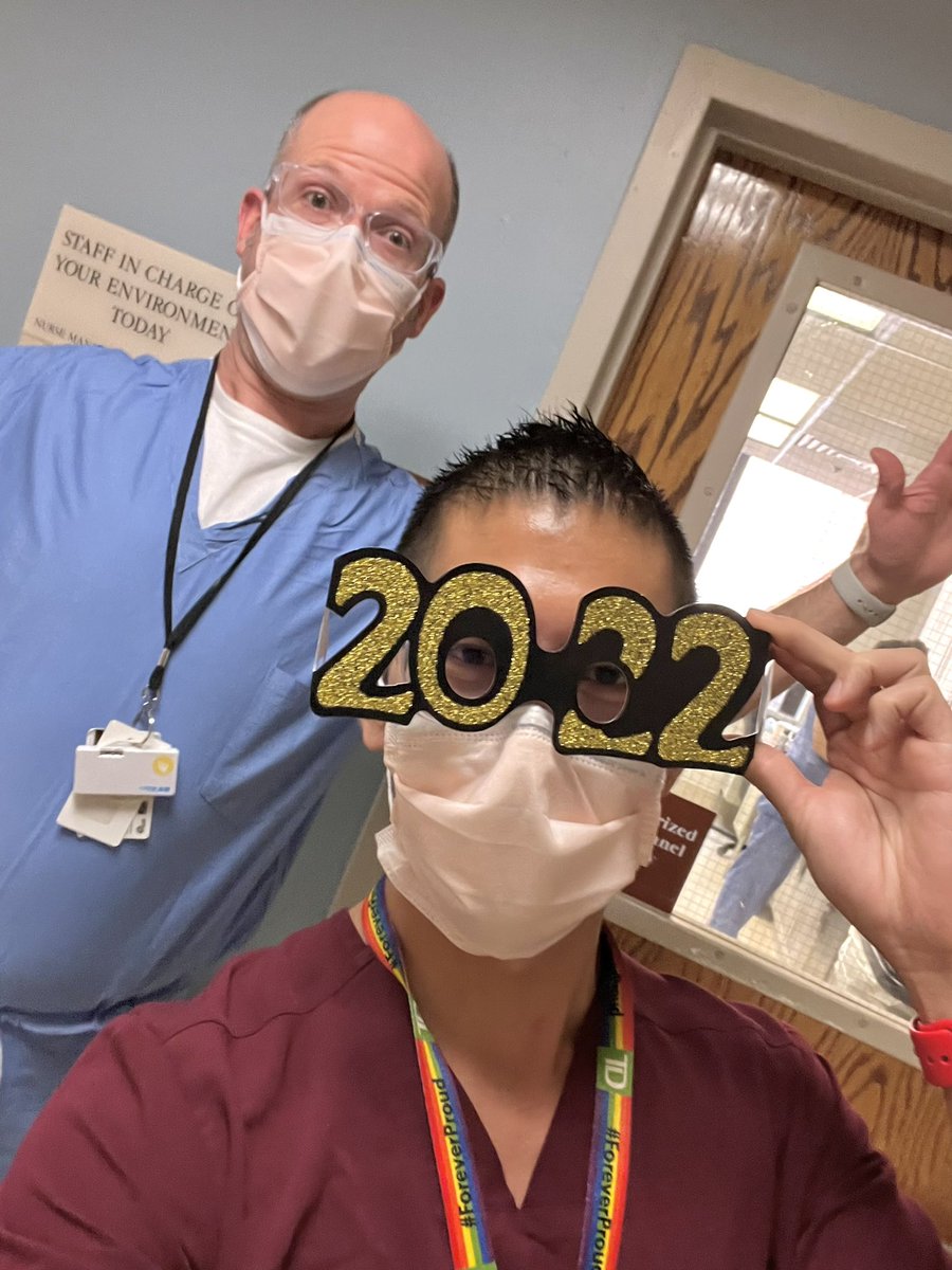 doctornikkid's tweet photo. New year. Same us. Rounding with a fun attending, learning & making time for selfies #ThisIsGI #2022 #FellowshipFun @realSmallfield https://t.co/G2ZANMi2tD