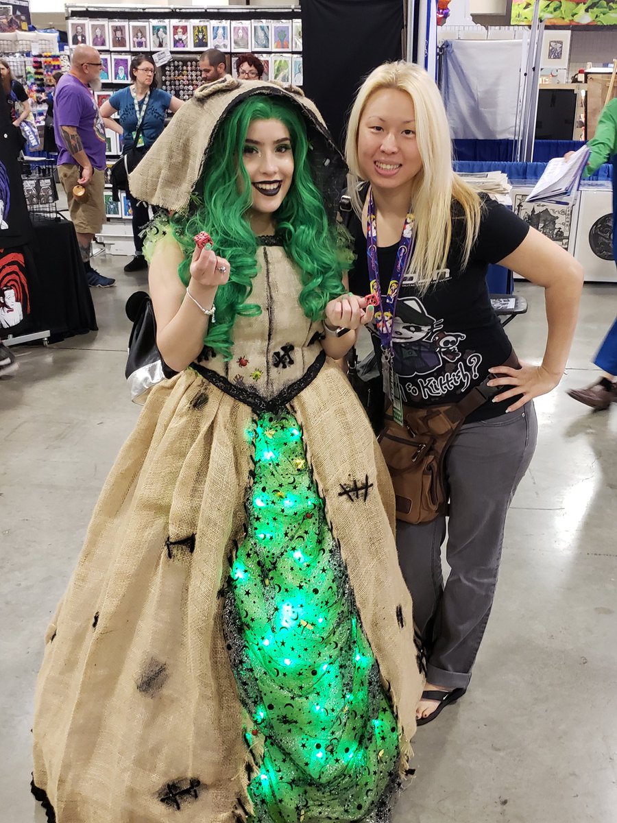 GamerGirlKitana's tweet photo. I miss all the #comicons that i used to go to damn my hair is super short too still xD i wish #covid would go away already i wanna go back to see all the conventions again! #picoftheday #streamer #cosplayers #funtimes #reminscing #twitchstreamer #gamergirl #gamergirlsofinstagram https://t.co/tndiRY6Jaq