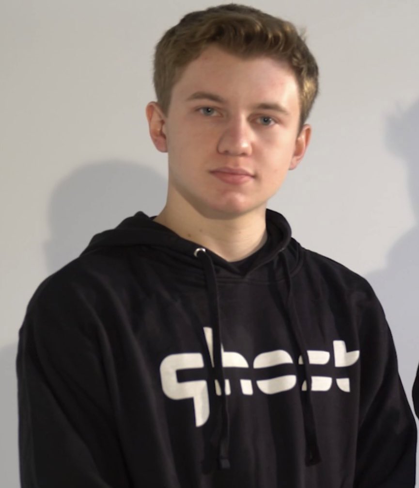 GhostGaming's tweet image. Which do you want? 🤔