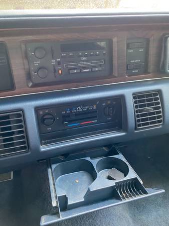 pbpbbq's tweet photo. 1991 Oldsmobile Custom Cruiser " like Roadmaster Caprice " - $6,995
https://t.co/tEBcHGHkG5

tell me father what they found on the moon
- my son they found a blue so deep it held the sadness of all the earth's mammals. they found god as a simple toy. they found backwoods wrappers https://t.co/0797SUdDl0