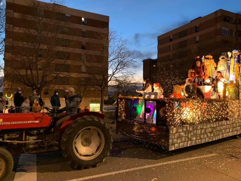rvinualestgn's tweet photo. Hoy de ruta con Sus Majestades de Oriente por #Bonavista, #Torreforta y #SPiSP.
Gracias a tod@s l@s que lo han hecho posible en el alma de #Tarragona, NUESTROS BARRIOS!!!👏🏻🤴🏼🤴🏽🤴🏿 https://t.co/ItMR0BIwr5