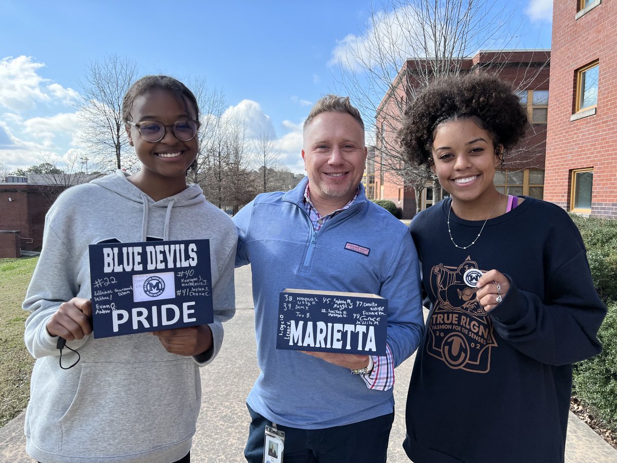 MariettaGAhs's tweet photo. Back at it‼️ Rachel to Brooke for the 2022 Be Somebody Challenge Coin recognition. Brooke is a lax “baller” and hard working student. Positive, funny and kind. A joy to carpool with everyday. 💙 Super Proud PrinciPAL🤙 ⁦@MariettaCitySch⁩ https://t.co/sLfoHoIddd