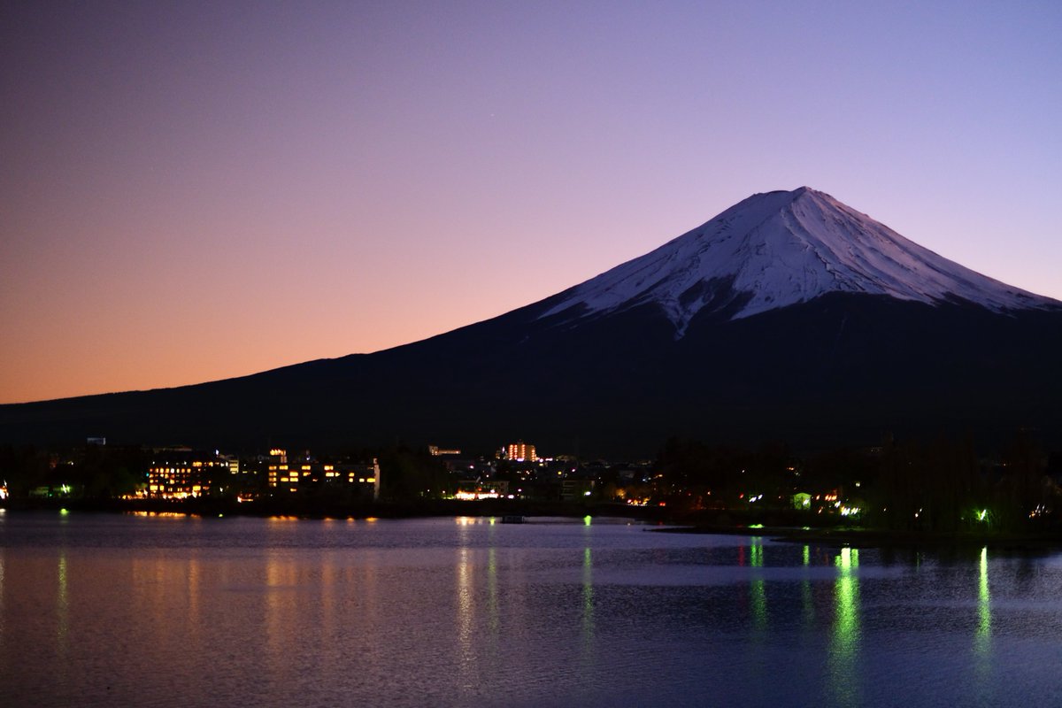 「マジックアワーの河口湖」