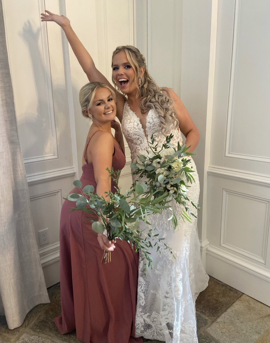 mmn9221's tweet photo. 5 years ago, I randomly messaged @runnergrlnicole on the @carrieunderwood fanclub for the very 1st time &amp; asked her to come to Carrie’s MSG show with me… a complete stranger 😛 Fast forward to today, I couldn’t imagine my life without her &amp; am so honored to be her BRIDESMAID 🤍 https://t.co/jVK9N91nLz