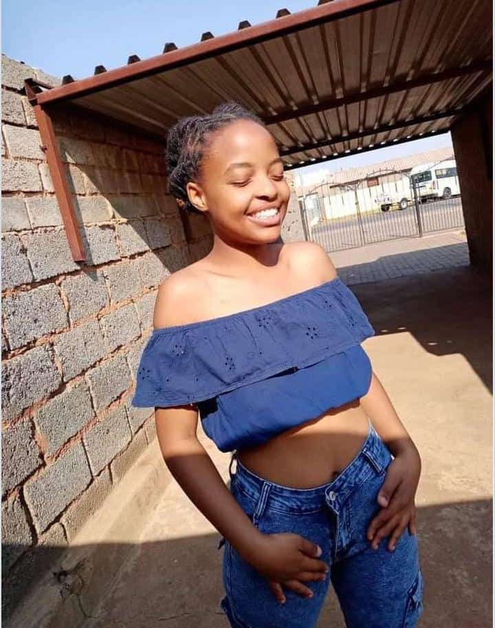 pamela24moela's tweet photo. This young lady was found hanged on a tree in Mapetla Soweto today in the morning and it's unclear who murdered her 
#justiceformatshepo |#GirlsTalkZA |dineo ranaka|#FreeZandileMafe https://t.co/mzjvO6LMCp