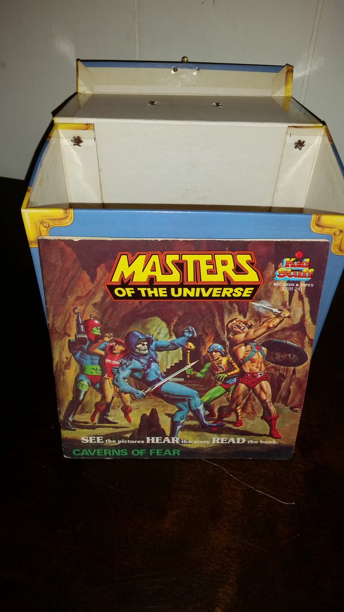 HeManIsMyHero's tweet photo. I love these books with records and I got a few. So here's my MOTU Record Tote by Kid Stuff that holds them. It's awesome and I love it!π€ππ€ #RecordTote #KidStuff #HeMan #AddictedToHeMan #MOTU #GreatestToysEverMade #GreatestFranchiseInTheUniverse https://t.co/z02LGhii4Y