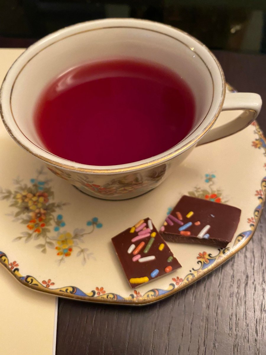 OffTopicPub's tweet photo. Only 3 more days to subscribe to Poetry Box in time to receive January's package, featuring an original poem from @NathanWaddell1! Click here => https://t.co/JNxzilTS5L
#poetry #PoetryCommunity #CanLit #organictea #Chocolate #WritingCommunity #Canada #Gifts #Organic https://t.co/WYpLmUHFpM