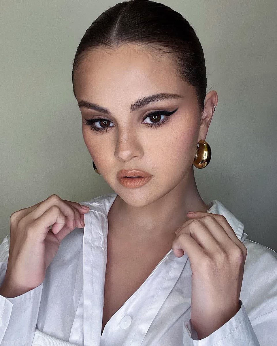 GomezSource's tweet image. NEW: Selena Gomez selfie via Hung Vanngo