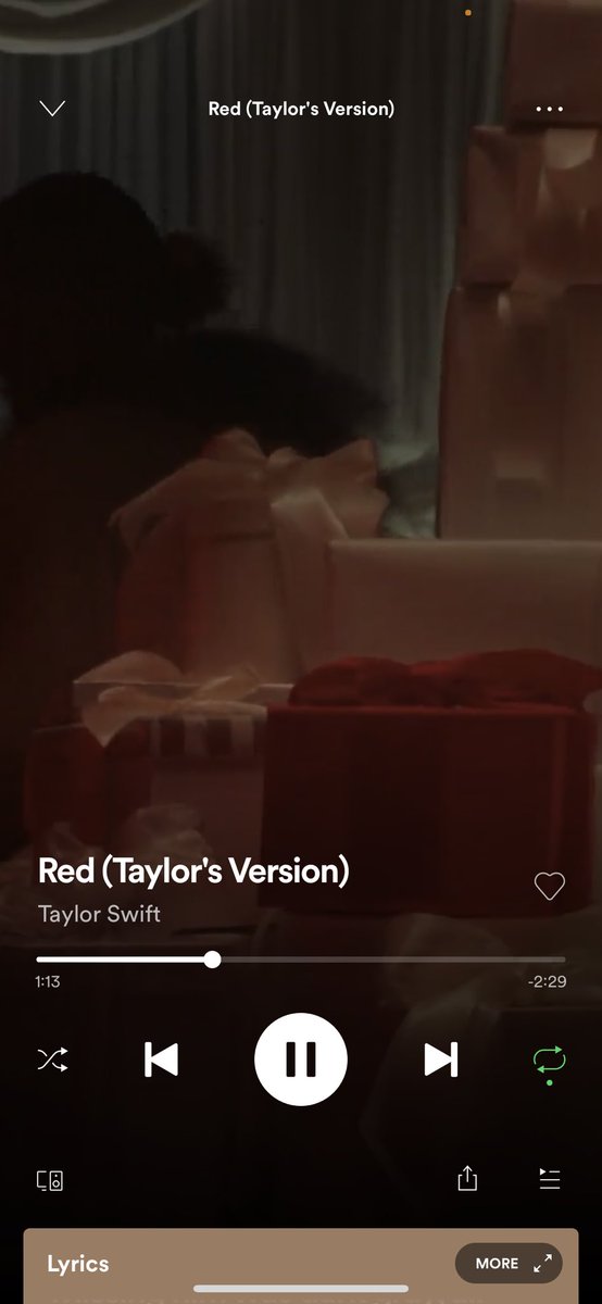 augustfolklore's tweet photo. #WednesdayinA Red Tv kinda mood #RedTaylorsVersion @taylornation13 @taylorswift13 https://t.co/XW6zvwX089