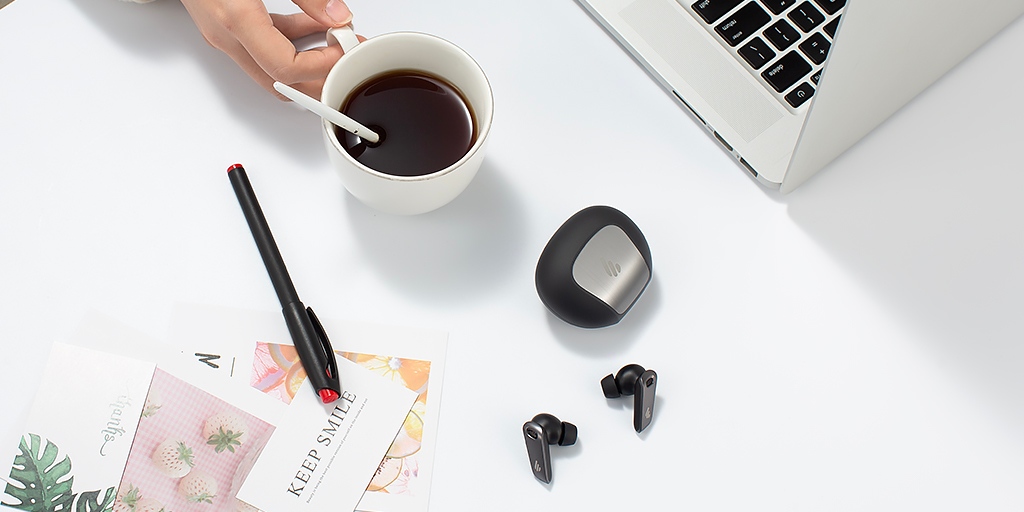 EdifierNAmerica's tweet photo. Want sound as hot as your morning coffee?☕
https://t.co/ZM1Nzv2Niq
Tag @EdifierNAmerica to get featured in future posts. Follow for giveaways🎁
#happywednesday #wednesdayvibes #soundinspiration #setups #cleansetups #techsource #minimalsetups #custompc #homeaudio https://t.co/EdCsmSdwlk