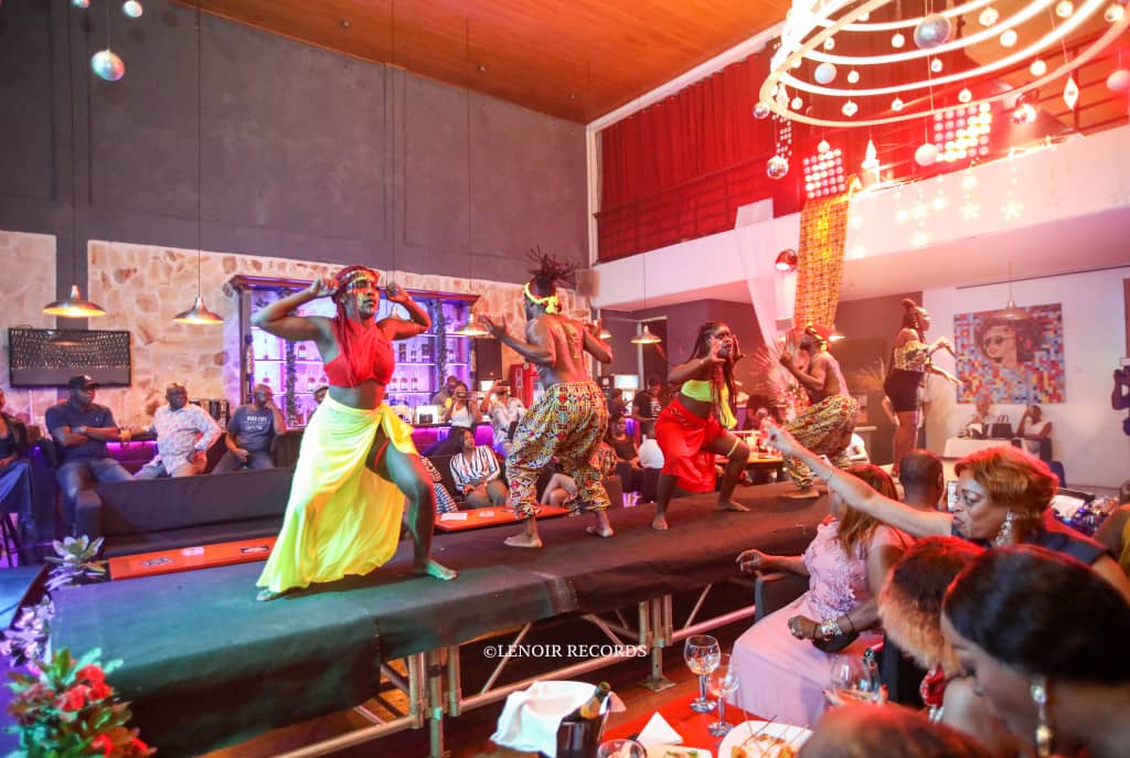 santanartcm's tweet photo. #afrostyle #SHOWCASE #santanachoregrapher #massack #Dancer #Professor https://t.co/aqAMMixbvq