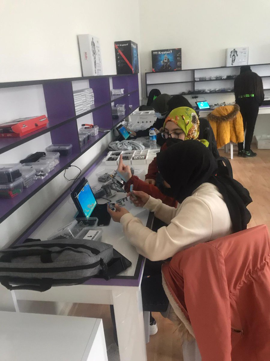 Onur_Alimoglu's tweet photo. Projelerimiz gelişerek, yayılarak ve markalaşarak devam ediyor…
Yeni markamız “Robomer”.
Akılla tasarlanmış robotların üretildiği kodlama merkezimiz.
@ISPARTAVALILIK @GelendostK @robomer_
#gelendost
#robomer https://t.co/KIRzxOFjMG