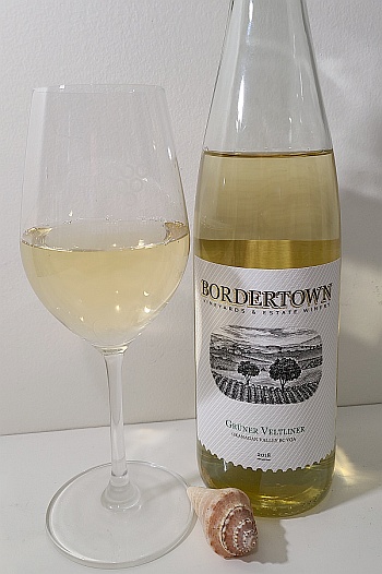 Bordertown Vineyards &amp; Estate Winery Gruner Veltliner 2018 and Indian Food Pairing #bcwine #bcvqa #bcfoodie #somm #chef <a href="/winebcdotcom/">WineBCdotcom</a> @bordertownwine <a href="/agratandoori/">Agra Tandoori</a> wp.me/p1rfI3-70f