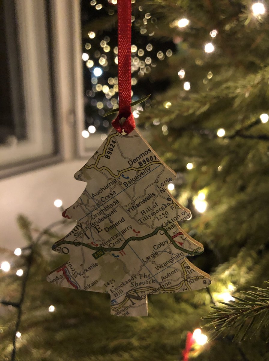 GMGillMaxwell's tweet photo. Day 5: taking time to notice the Christmas decorations #MomentsThatMatter #LookingClosely #CloselyLooking https://t.co/xyZLA1pe6q