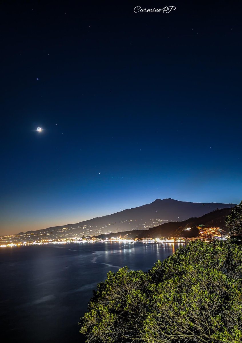 Lasiciliaweb's tweet photo. L’Etna questa sera al tramonto visto da Taormina (foto Carmine Quattropani)  #etna #taormina #sicilia #sicily #italia #italy https://t.co/adIih9BecC