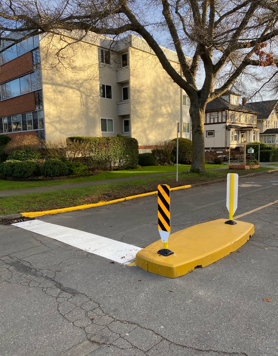 LorneDaniel's tweet photo. I like the quick, inexpensive improvements in pedestrian safety that @CityOfVictoria is making with these prefab concrete diverters (& signage): creating mid-crossing refuges & slowing drivers on turns.
#VisionZero #walkability
@WalkOnVictoria @VicPlacemaking @TMMGuerrero https://t.co/OxcqPh5Paj