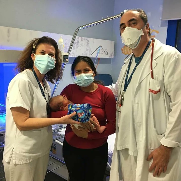 _ssibe's tweet photo. 🌟 La màgia dels Reis arriba també a SSIBE! 🌟
👑 A Palamós Gent Gran, els Reis Mags han obsequiat a residents amb mantes polars, cortesia de @marblanctintoreria
🎁 A l'Hospital, els més menuts han rebut un obsequi de la mà de l'equip de pediatria
#SolidaritatSSIBE https://t.co/l2tRuMKr9W