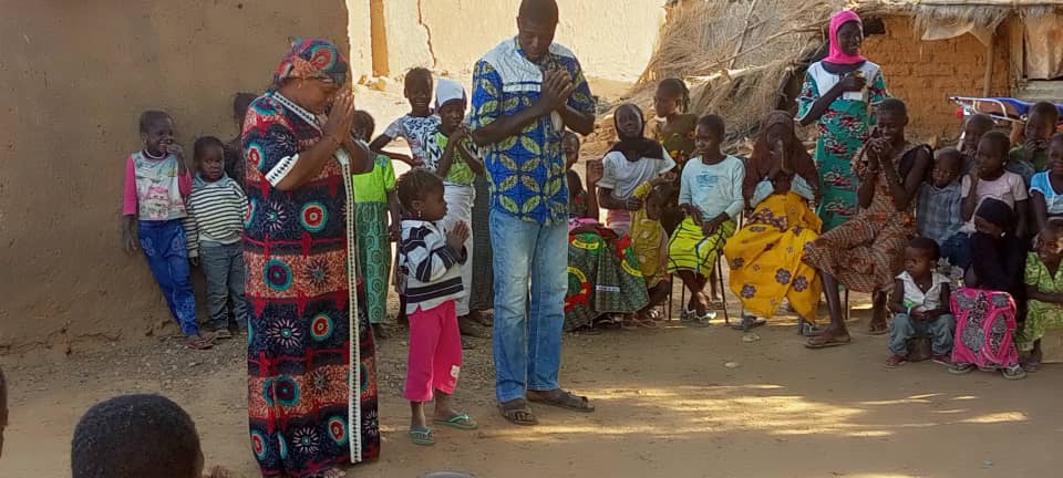Standing between her Club mentors, the little girl in the middle volunteered to pray at a CIC Club. Woohoo!! Discipleship in action 🔥🔥🔥
