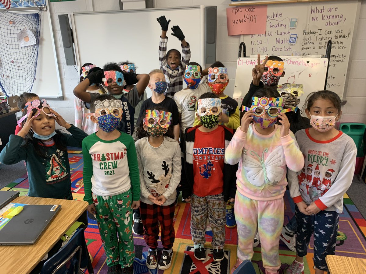 MeredithHudson1's tweet photo. Ms. Hudson’s class is ready to rock 2022 #determineddragons #dumfriesstrong https://t.co/oZ7ugApkUe
