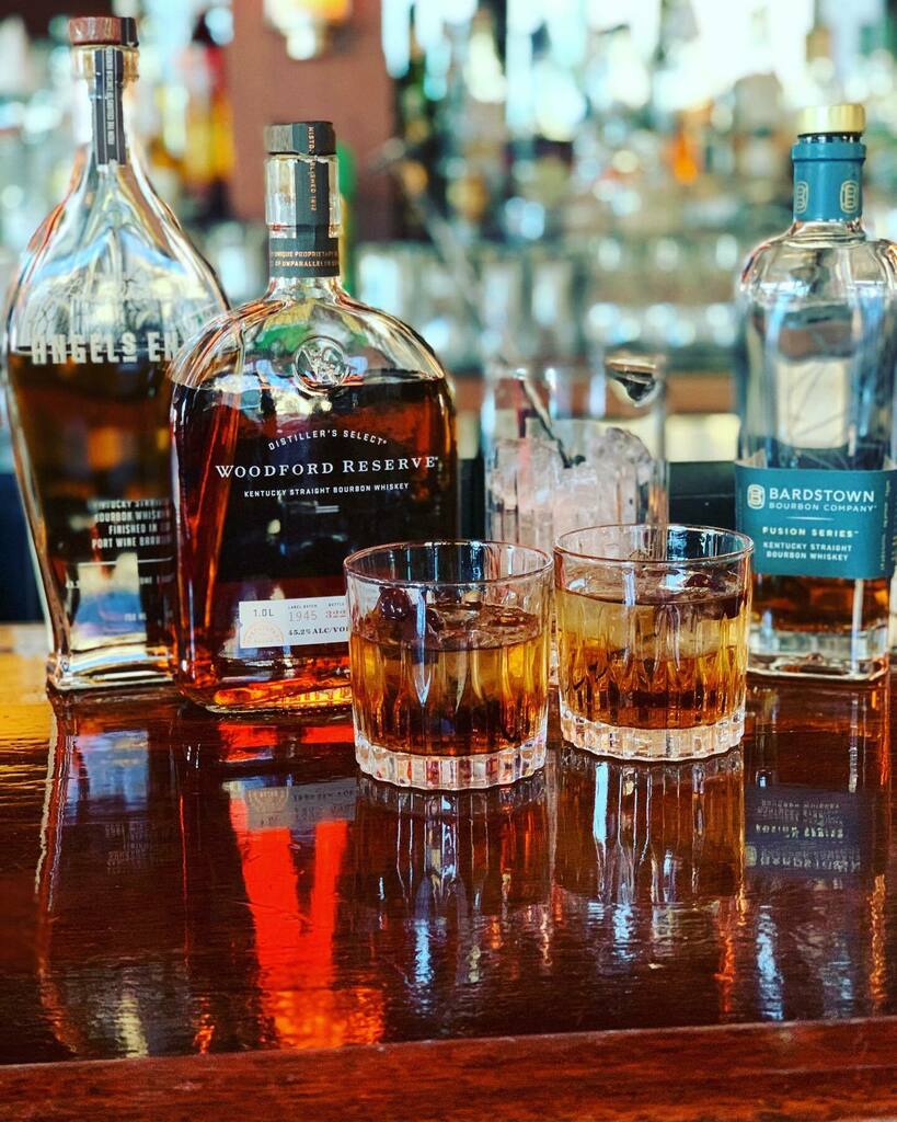 Screw dry January, it’s Whiskey Wednesday!! 🥃 $7 select whiskey cocktails 4-7pm.