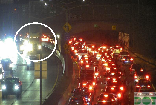 GregRice1010's tweet photo. MORE trouble in #Queens!

A truck TRIED getting onto the SB #CrossIslandParkway from the #WhitestoneExpressway.

Bad Idea.

That truck's STUCK in the left lane, backing you up from the #WhitestoneBridge &amp; Expressway.

@WINSTRAFFICNYC @1010WINS https://t.co/NihVAOvBaE