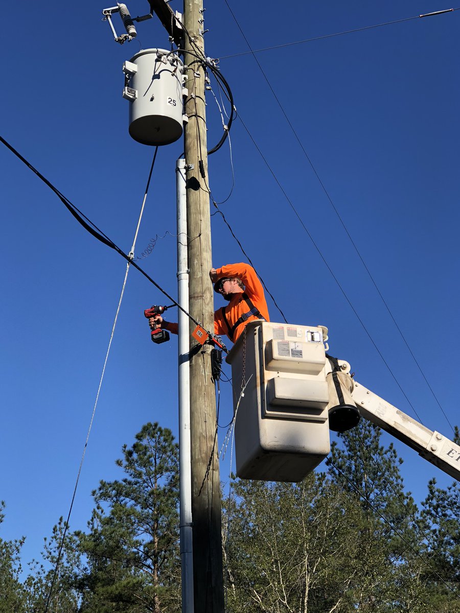 SRECooperative's tweet photo. Singing River Connect contract crews have been hanging #fiber on Bennie Wall Road in George County. This is for the third fiber pilot project located in the Agricola community. To express interest in fiber, visit https://t.co/mPF2wkybE9. 
#fiberinternet  #connectms https://t.co/VRL47s2BHx
